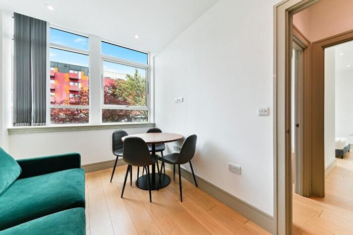 2 Bedroom Flat To Rent In Broad House, Imperial Drive, HA2