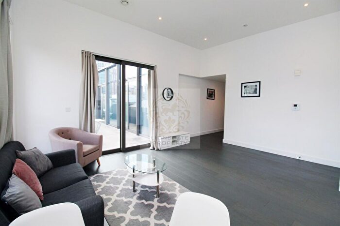 2 Bedroom Apartment To Rent In Gatsby Apartments, E1