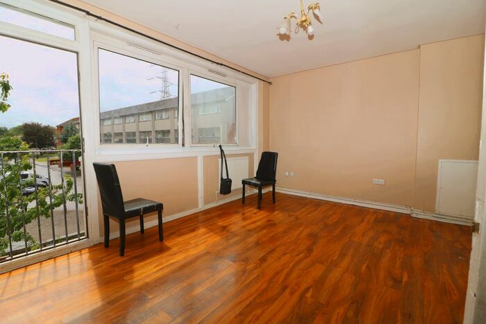 3 Bedroom Flat To Rent In Phipps Bridge Road, Mitcham, CR4