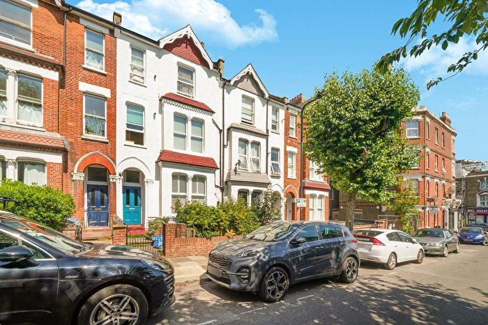 2 Bedroom Flat For Sale In Streatley Road, Brondesbury, NW6