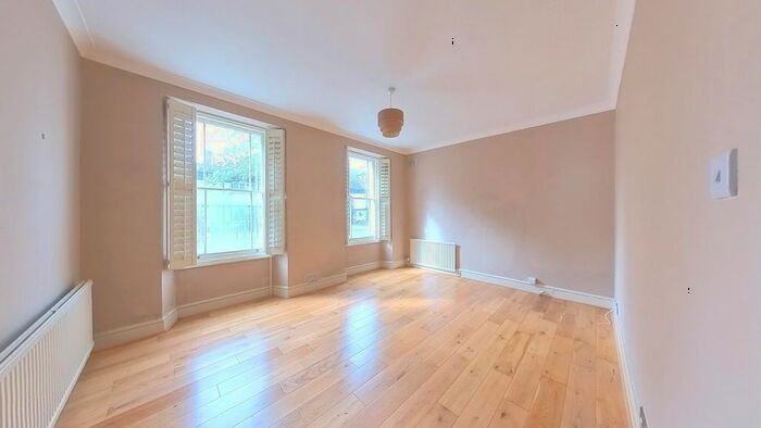 2 Bedroom Flat To Rent In Park Street, Colnbrook, Slough, SL3