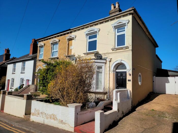 3 Bedroom Semi-Detached House To Rent In Alexandra Road, Colchester, CO3