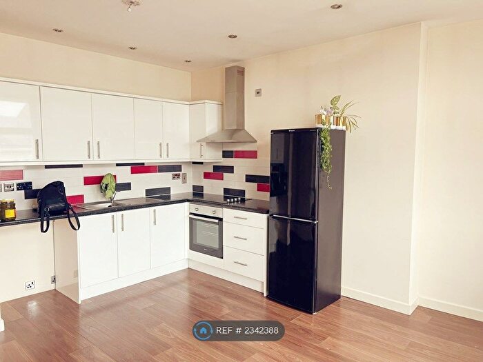 2 Bedroom Flat To Rent In Abington Square, Northampton, NN1