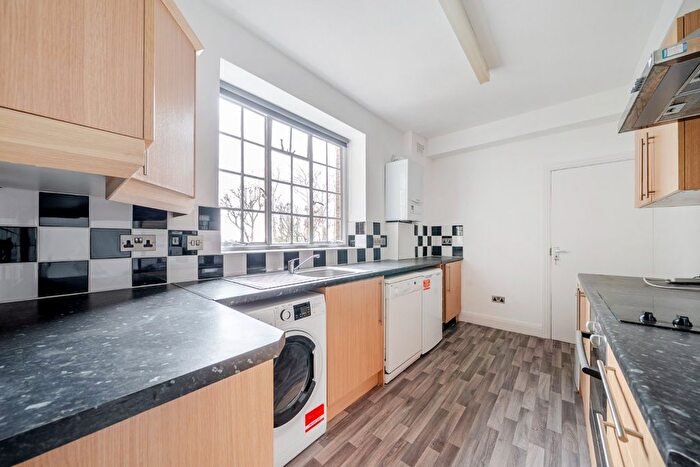 3 Bedroom Flat To Rent In Hyde Vale, London, SE10