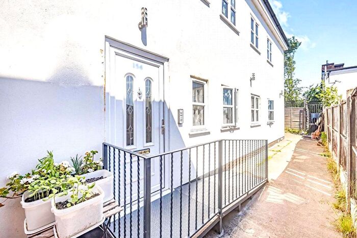 1 Bedroom Flat To Rent In St. Albans Road, Watford, Hertfordshire, WD24