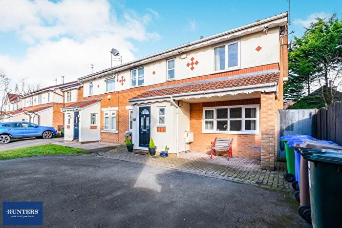 5 Bedroom Semi-Detached House For Sale In Hazelhurst Drive, Middleton, M24