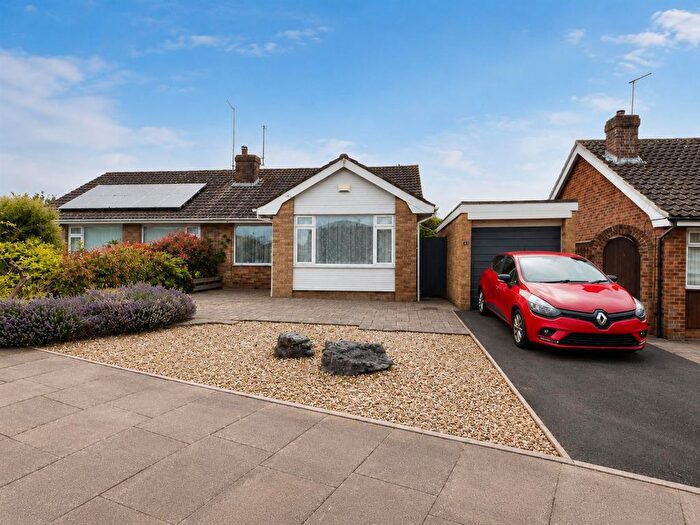 3 Bedroom Bungalow For Sale In Adur Avenue, Worthing, BN13