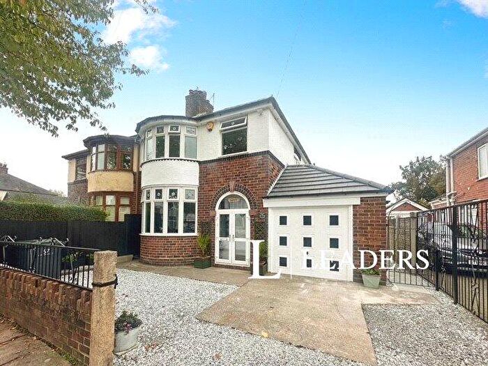 3 Bedroom Semi-Detached House To Rent In Littlefield, ST4