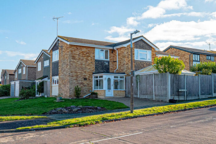 4 Bedroom Detached House For Sale In Warwick Road, Rayleigh, SS6