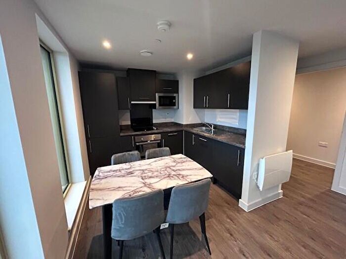 2 Bedroom Flat To Rent In The Hive, Luton, Beds, LU1