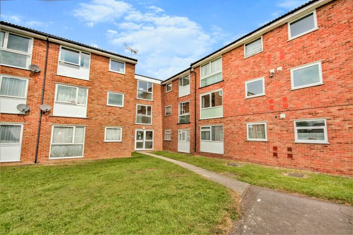 2 Bedroom Flat To Rent In Crocus Way, Springfield, Chelmsford, CM1
