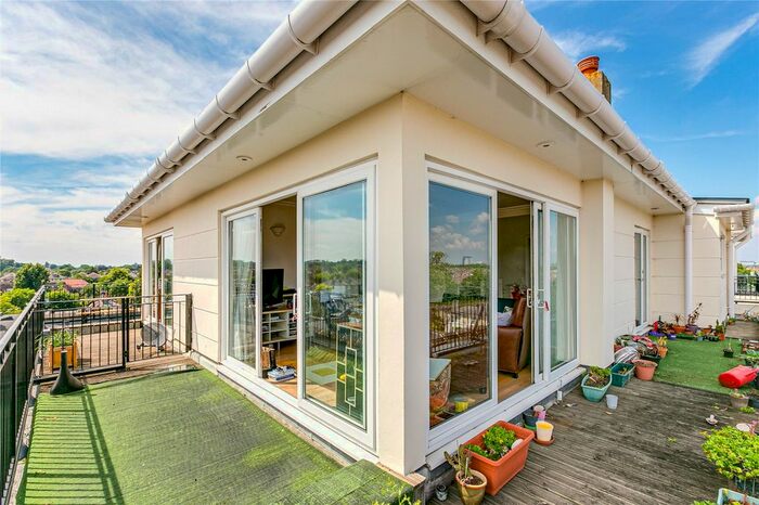 3 Bedroom Flat To Rent In Brittany House, Upper Richmond Road, SW15