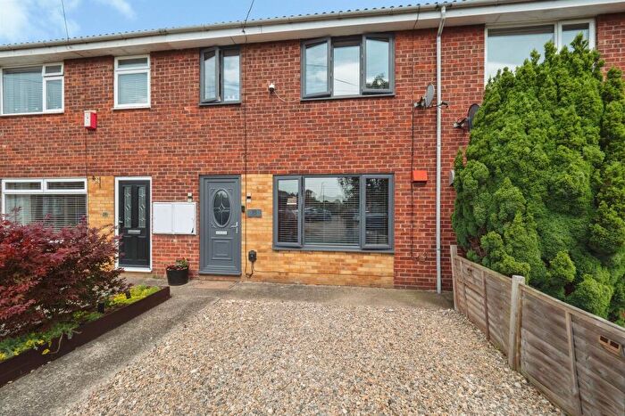 3 Bedroom Terraced House For Sale In Grove Park, Beverley, HU17