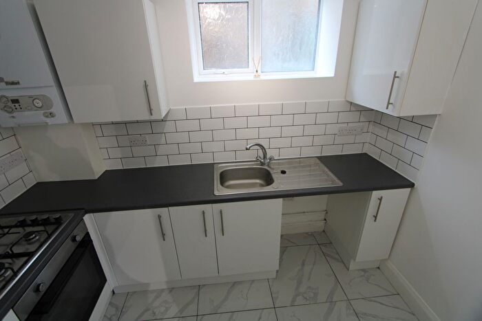 2 Bedroom Flat To Rent In Elmwood Road, Croydon, CR0