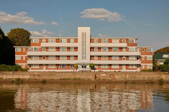 2 Bedroom Flat For Sale In Hartington Road, Chiswick, W4