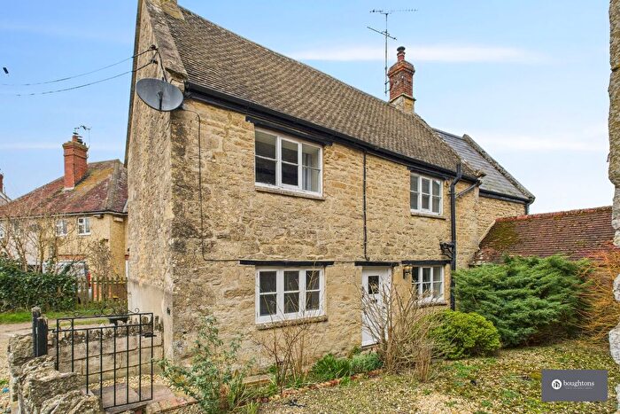 3 Bedroom Cottage For Sale In Church Street, Helmdon, NN13