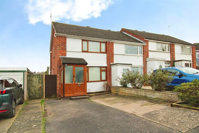 2 Bedroom End Of Terrace House For Sale In Freemantle Road, Rugby, CV22