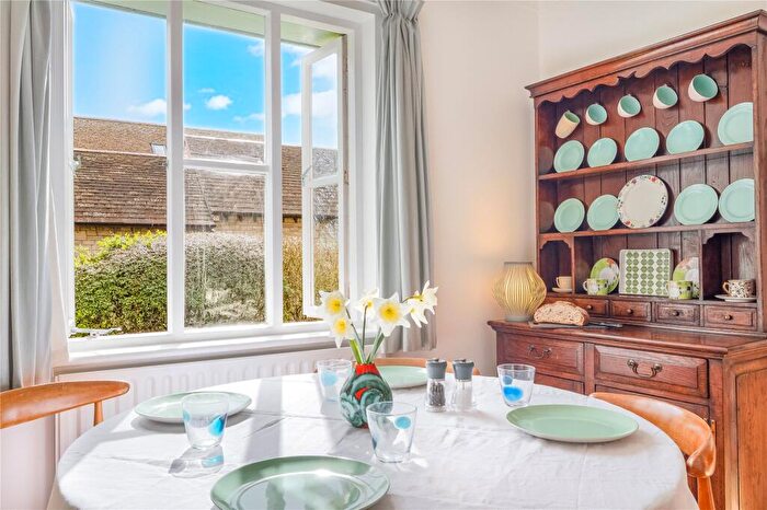 3 Bedroom Bungalow For Sale In Dorset, BH19 - Photo 2