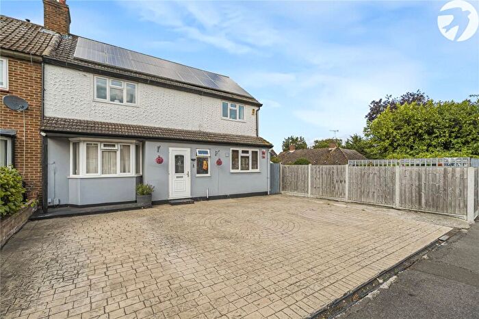 4 Bedroom Semi-Detached House For Sale In Lynden Way, Swanley, BR8