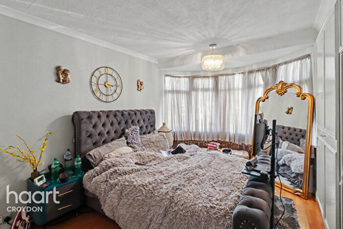 3 Bedroom End Of Terrace House For Sale In Glen Gardens, Croydon, CR0