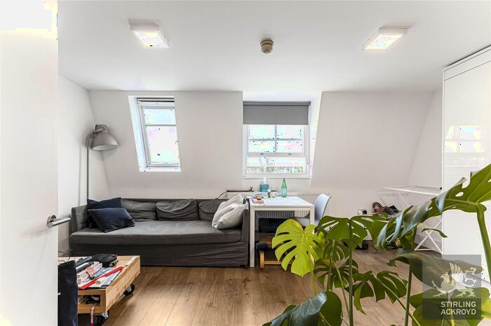 1 Bedroom Flat To Rent In Navarino Road, Hackney, London, E8