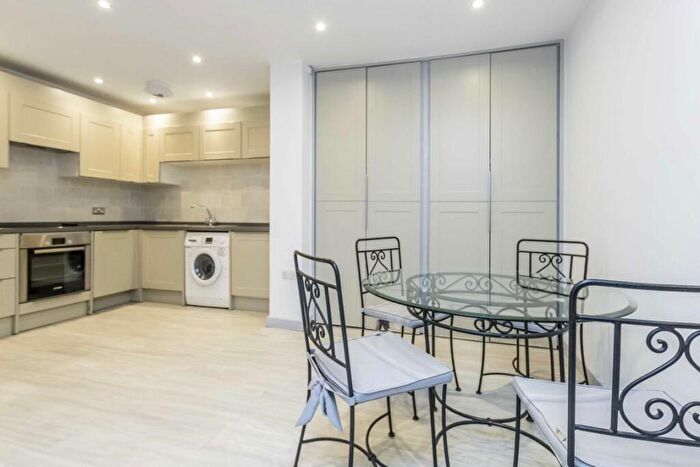 1 Bedroom Flat To Rent In Bishopsgate, Liverpool Street, EC2M