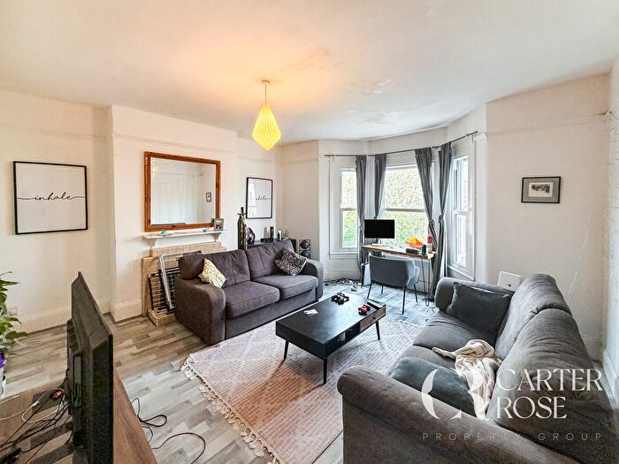 3 Bedroom Flat To Rent In Elmfield Road, Balham, SW17