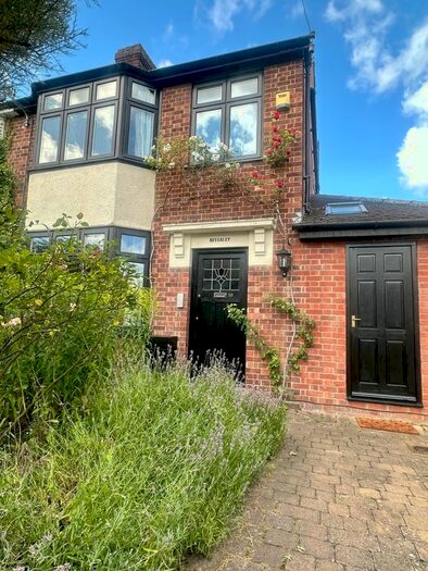3 Bedroom Semi-Detached House To Rent In Whitehill Road, Cambridge, CB5