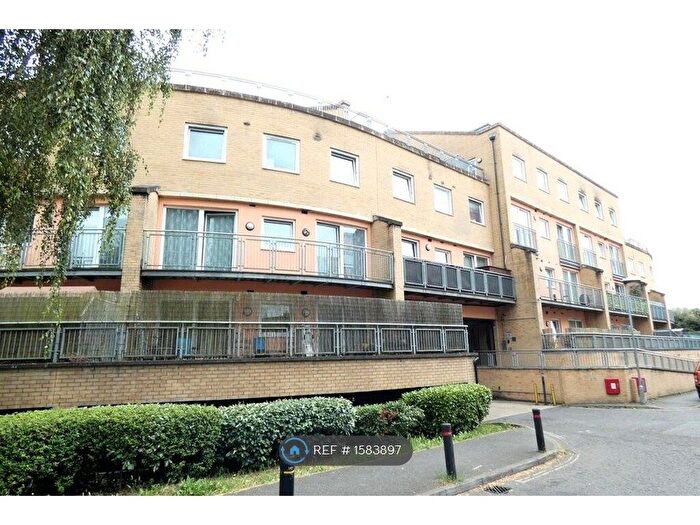 2 Bedroom Flat To Rent In Wooldridge Close, Feltham, TW14