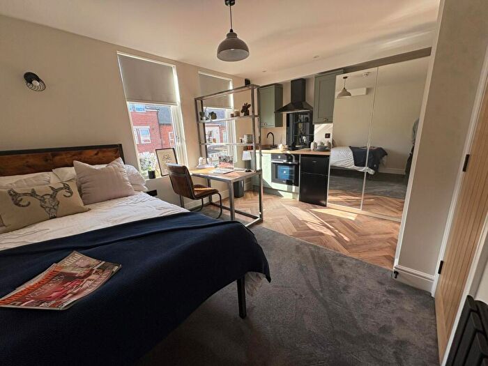 1 Bedroom Flat To Rent In U Raddlebarn Road, Selly Oak, West Midlands, B29