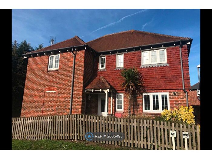 1 Bedroom Flat To Rent In Willow Close, Harrietsham, Maidstone, ME17