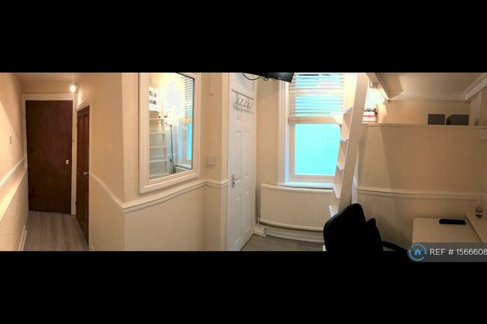 Studio To Rent In Strawberry Dale, Harrogate, HG1