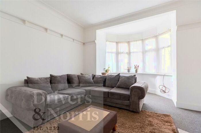 3 Bedroom Semi-Detached House To Rent In Colney Hatch Lane, Muswell Hill, London, N10