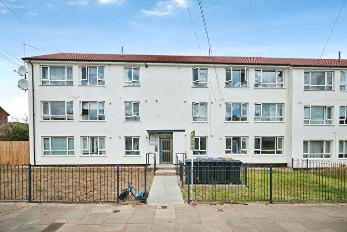 3 Bedroom Flat For Sale In Brays Road, Birmingham, West Midlands, B26
