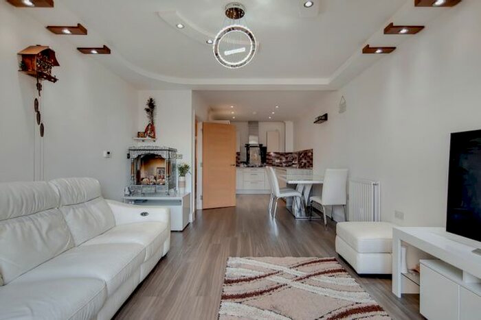 2 Bedroom Flat To Rent In London Road, Isleworth, TW7