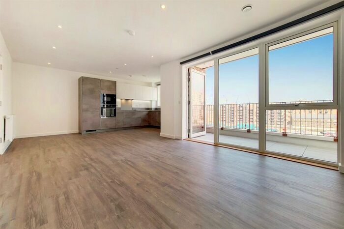 2 Bedroom Flat To Rent In Fresh Wharf Road, Barking, Essex IG11