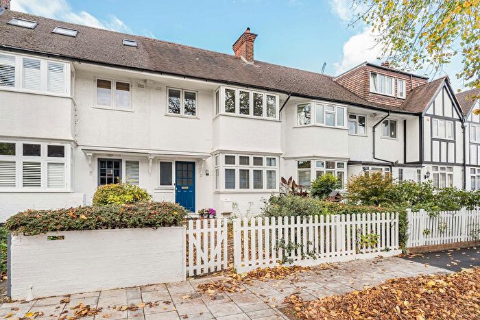 3 Bedroom Terraced House For Sale In The Ridgeway, London, W3