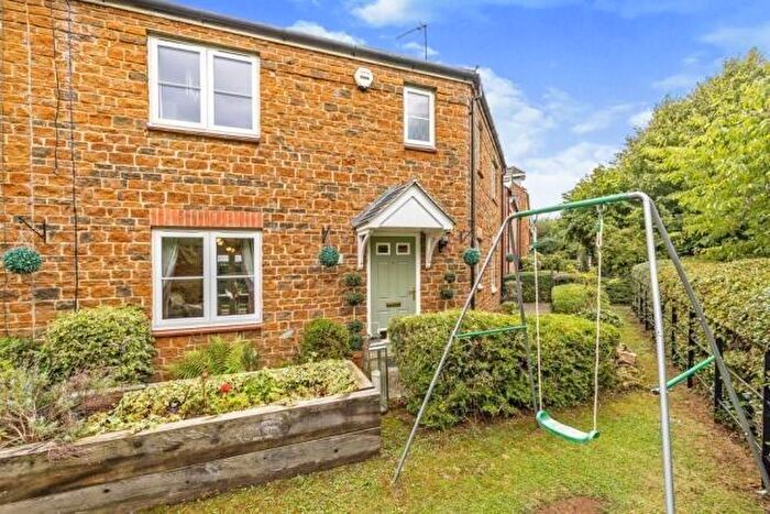 3 Bedroom End Of Terrace House For Sale In Banbury, Oxfordshire, OX16