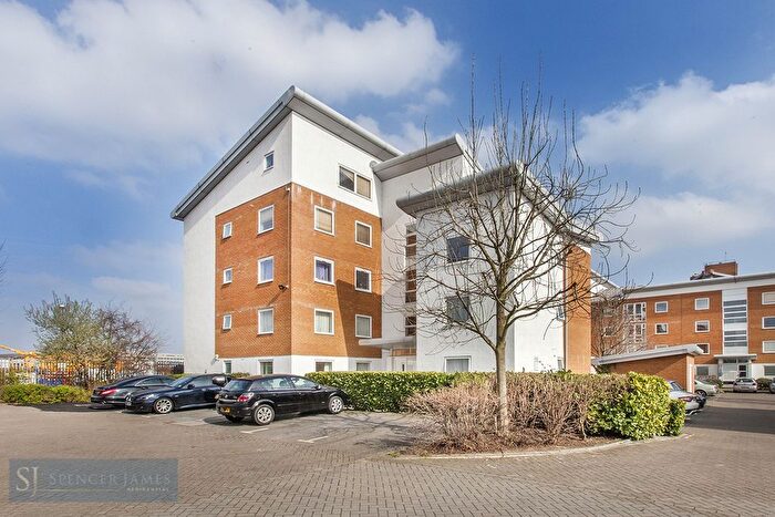 2 Bedroom Flat To Rent In Felixstowe Court, Galleons Lock, E16