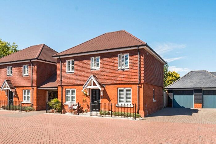 4 Bedroom Detached House For Sale In Eleanor Place, Farnham, GU9