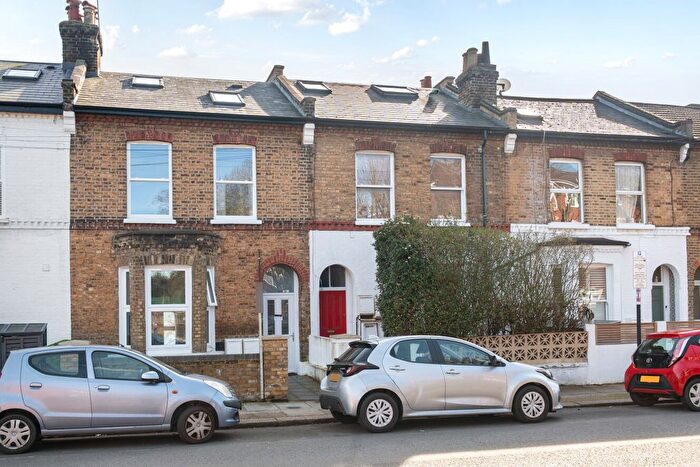 3 Bedroom Flat For Sale In Smallwood Road, Tooting, London, SW17