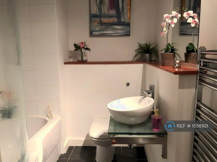 1 Bedroom Flat To Rent In Worsley Mill, Manchester, M15