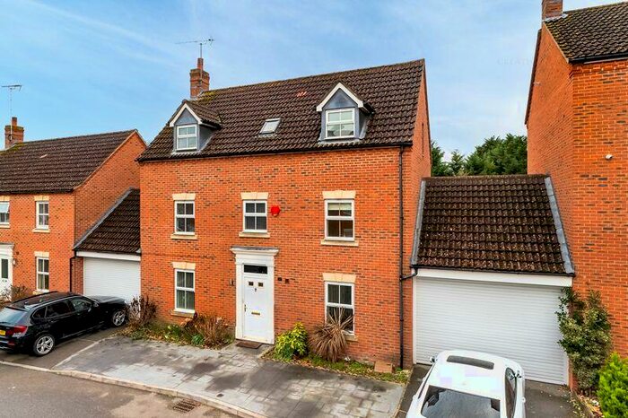 5 Bedroom Detached House To Rent In Parsons Road, Langley, SL3