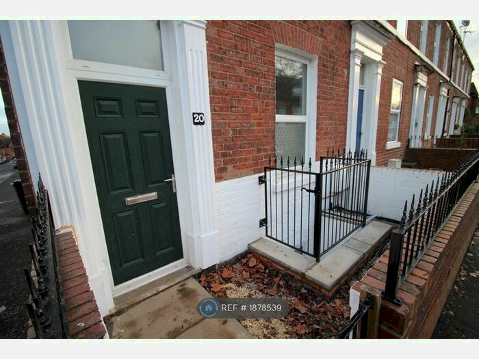 2 Bedroom Maisonette To Rent In College Grove Road, Wakefield, WF1