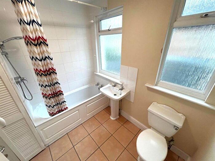 1 Bedroom Flat To Rent In Manor Road, Romford, RM1