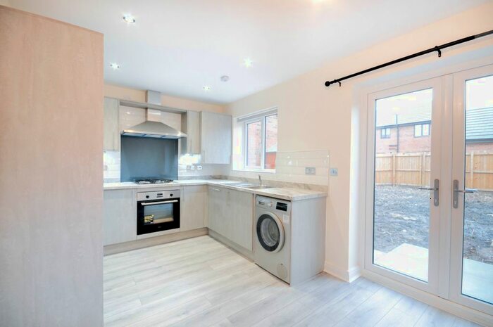 3 Bedroom Town House To Rent In Sennett Close, Manchester, M34