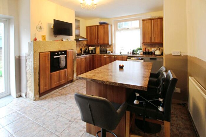 3 Bedroom Terraced House For Sale In Oxford Street, Leeds, LS27