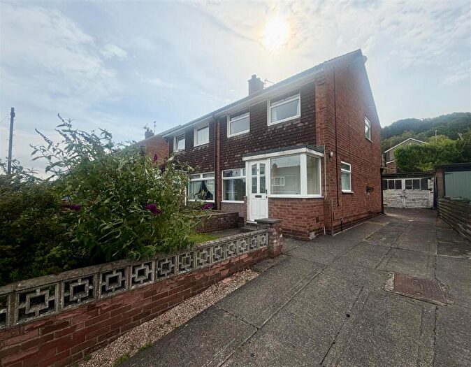 3 Bedroom Semi Detached House For Sale In Hammerton Drive, Garforth, Leeds, LS25