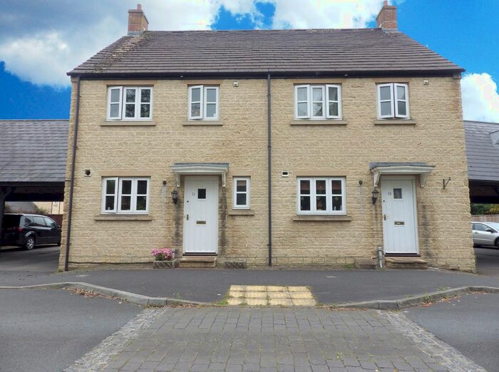 3 Bedroom Semi-Detached House To Rent In Gordon Way, Witney, Oxfordshire, OX28