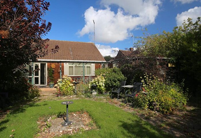 3 Bedroom Bungalow For Sale In Filmer Road, Luton, Bedfordshire, LU4